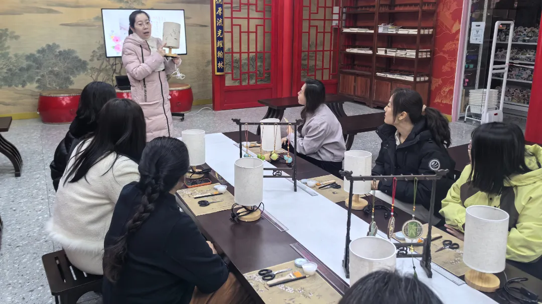 讲解.jpg